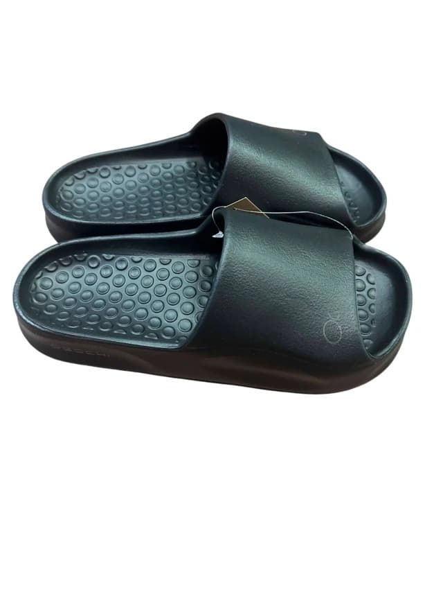 Chinelo Ogochi - Slide Preto