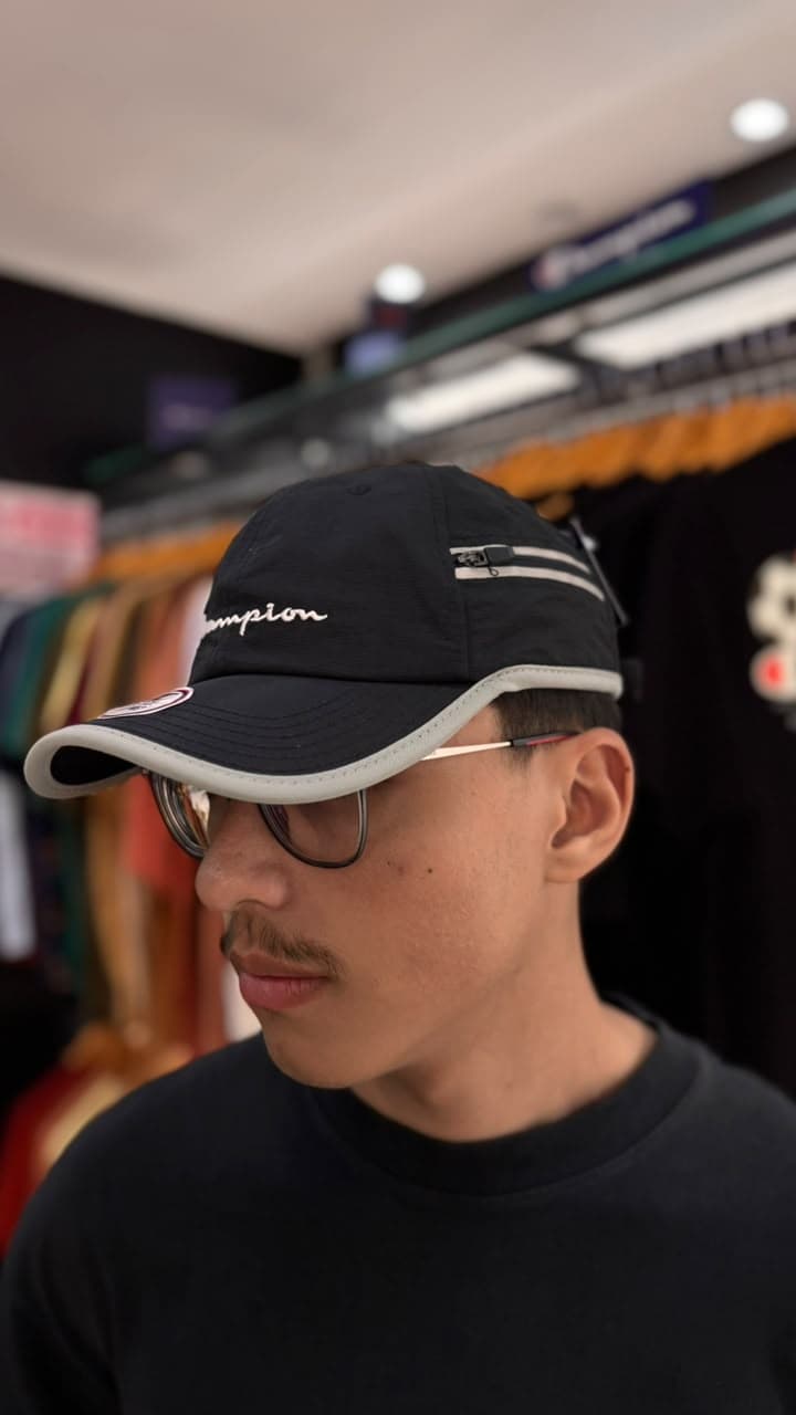 Boné Champion - Six Panel Nylon Zip Script Black