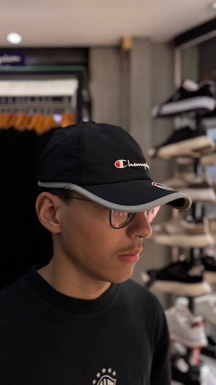 Boné Champion - Six Panel Nylon Zip Script Black - 3