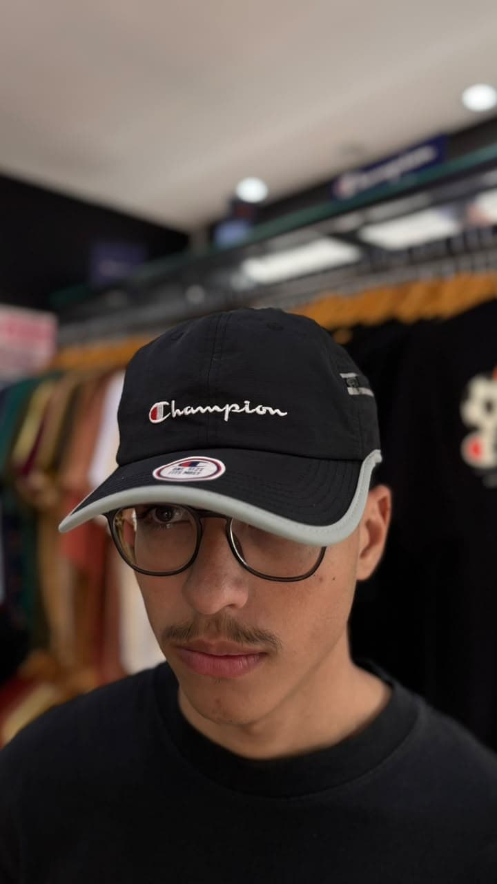 Boné Champion - Six Panel Nylon Zip Script Black - 4